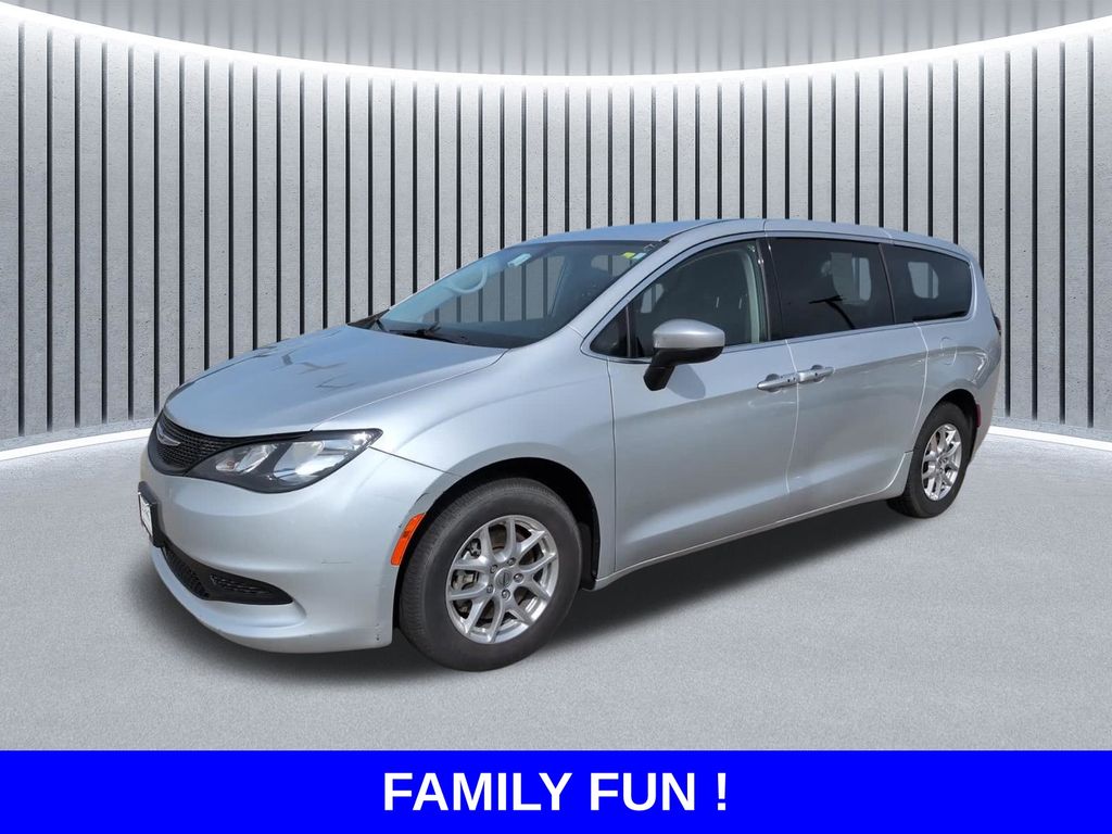 Silver Mist Clearcoat 2022 Chrysler Voyager LX FWD Minivan Front-Wheel Drive 9-Speed Automatic