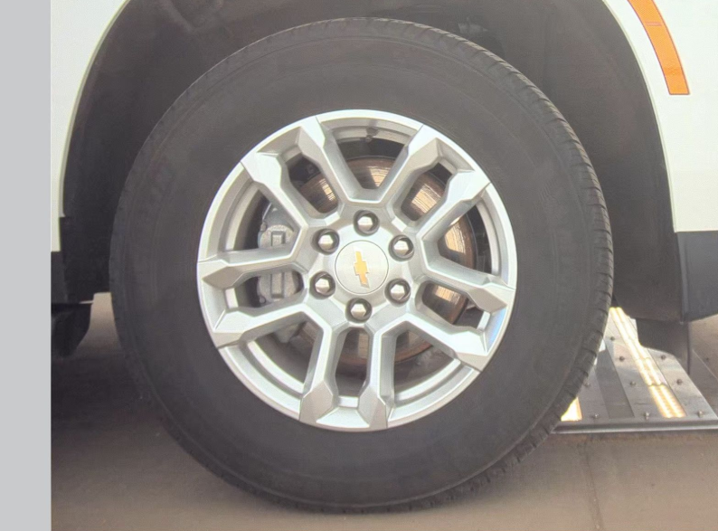 View vehicle photo 4