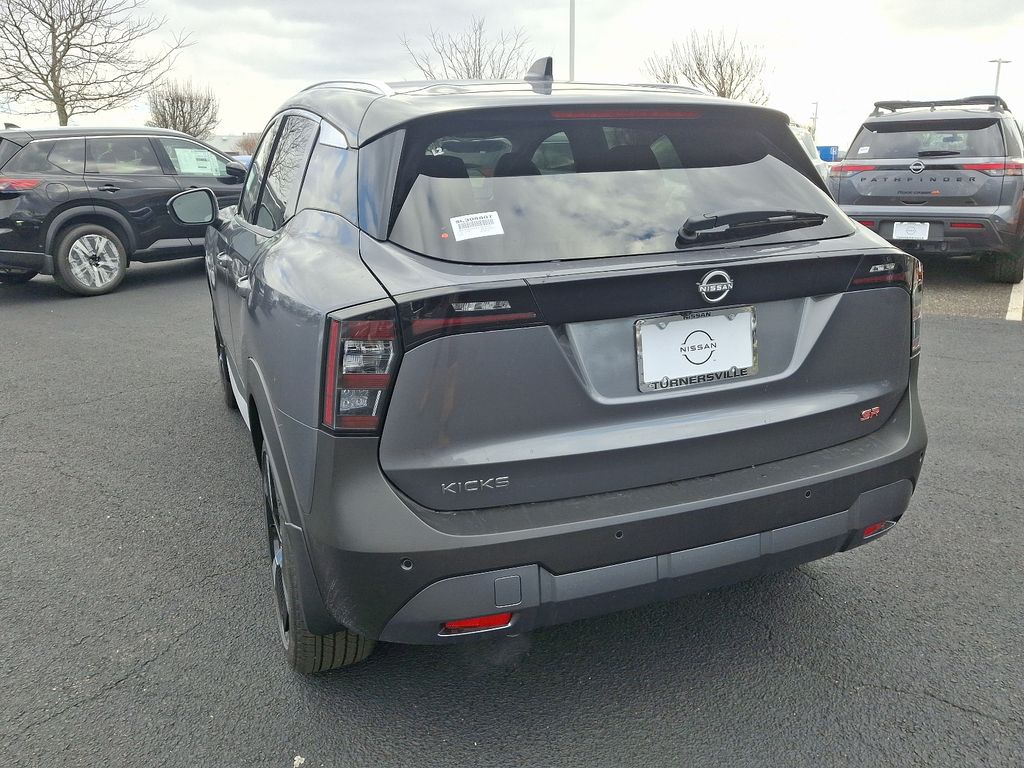 2025 Nissan Kicks SR 3