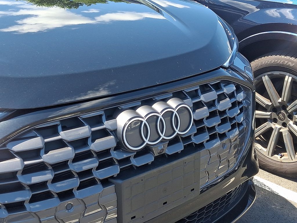 Thumbnail: 2025 Audi Q5 - 4