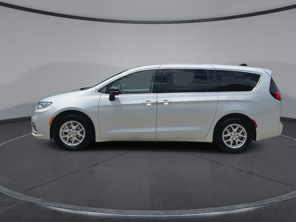 Thumbnail: 2024 Chrysler Pacifica - 5