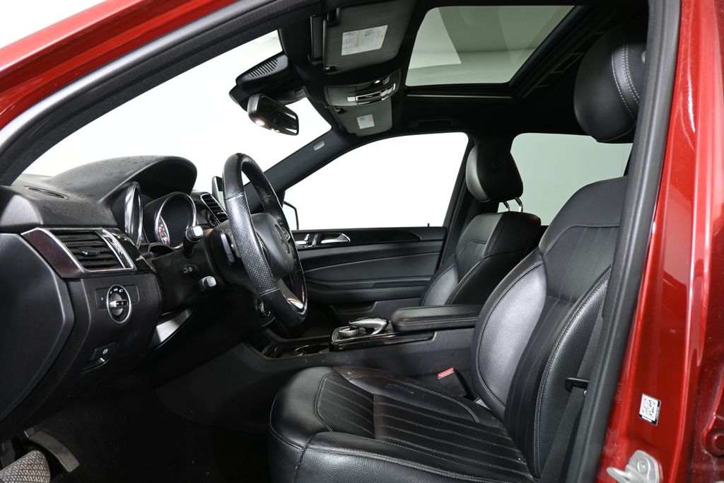Thumbnail: 2016 Mercedes-Benz GLE - 3