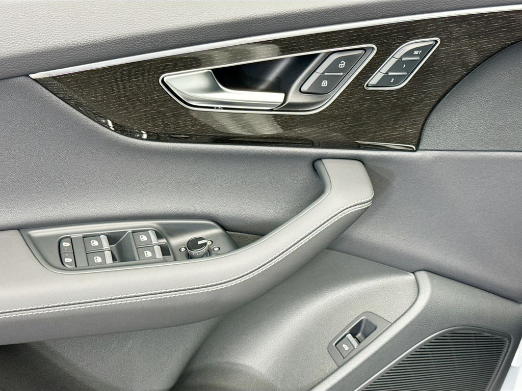 Thumbnail: 2026 Audi Q7 - 23