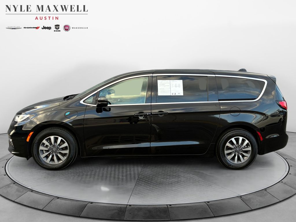 Used Car 2024 Chrysler Pacifica Hybrid  Select For Sale Under $30,000 In Austin, Texas