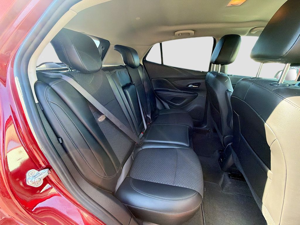 Used 2022 Red Buick Preferred image 27