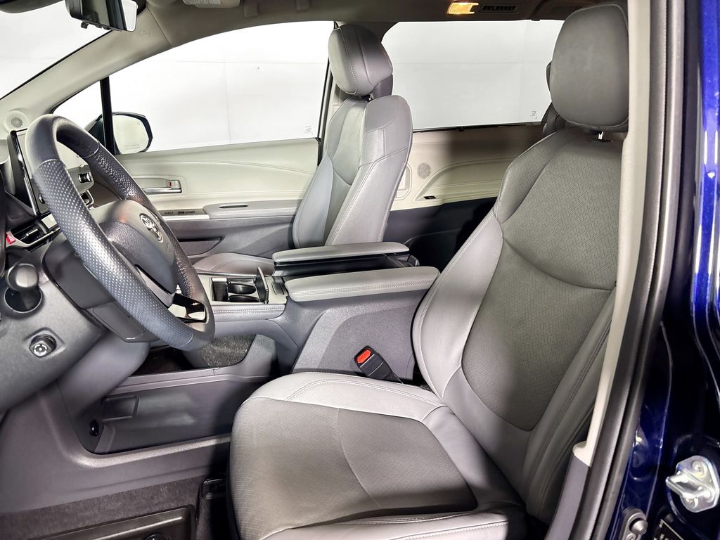 2023 Toyota Sienna Limited