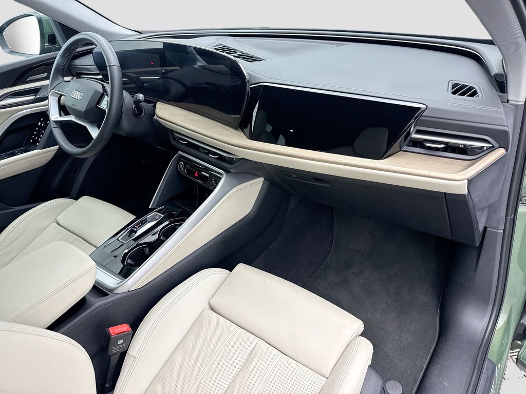 Thumbnail: 2025 Audi Q5 - 16