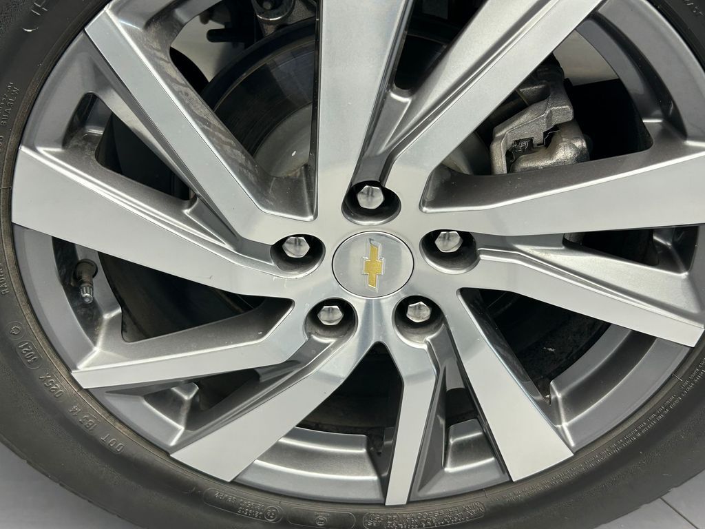 Used 2022 Iridescent Pearl Tricoat Chevrolet LT image 41