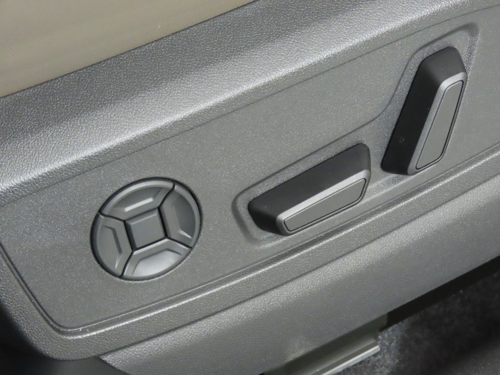 Thumbnail: 2025 Audi Q5 - 32