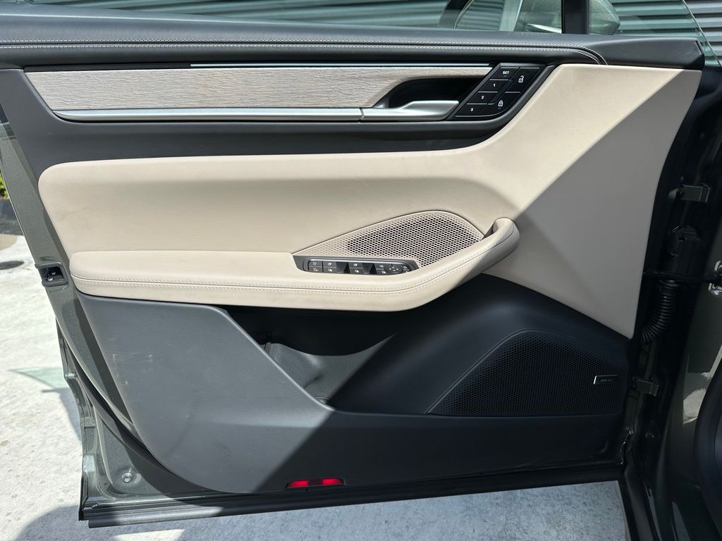 Thumbnail: 2025 Porsche Macan - 20