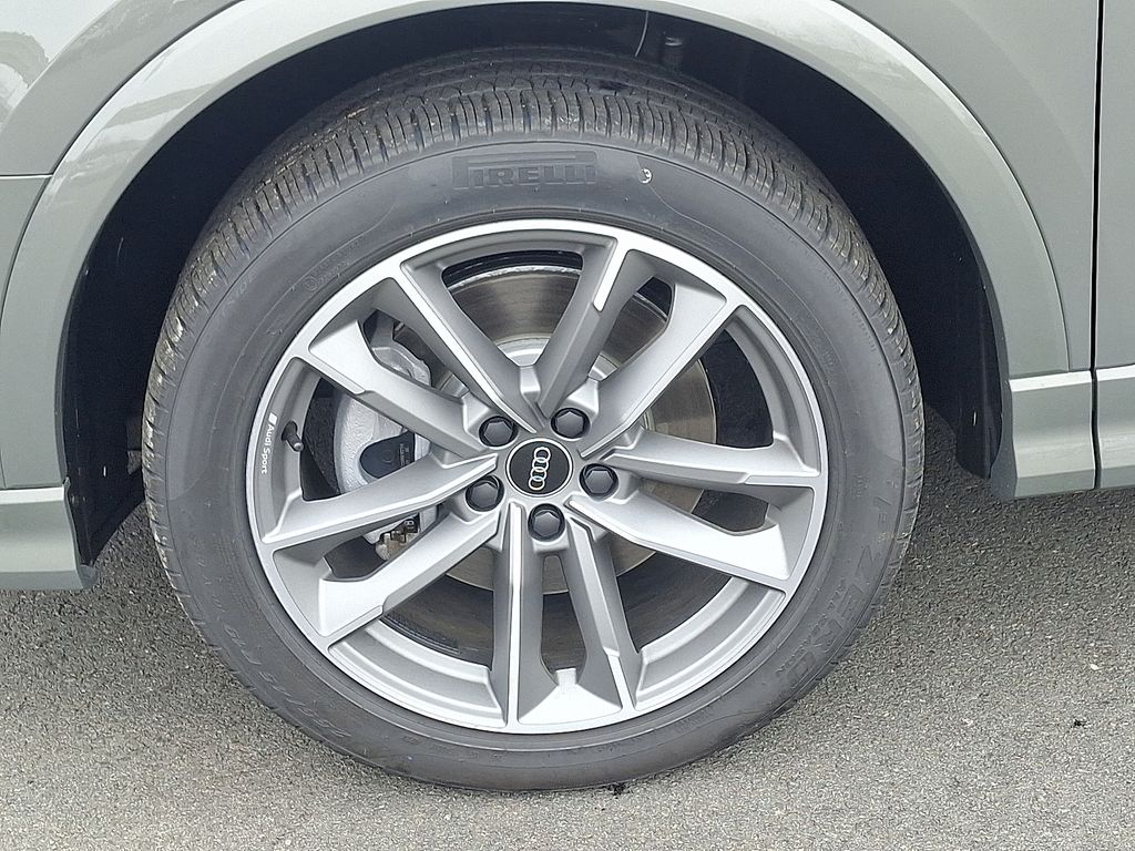 Thumbnail: 2025 Audi Q3 - 5