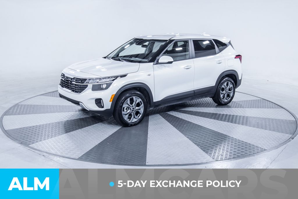 Used 2026 White Kia LX image 3