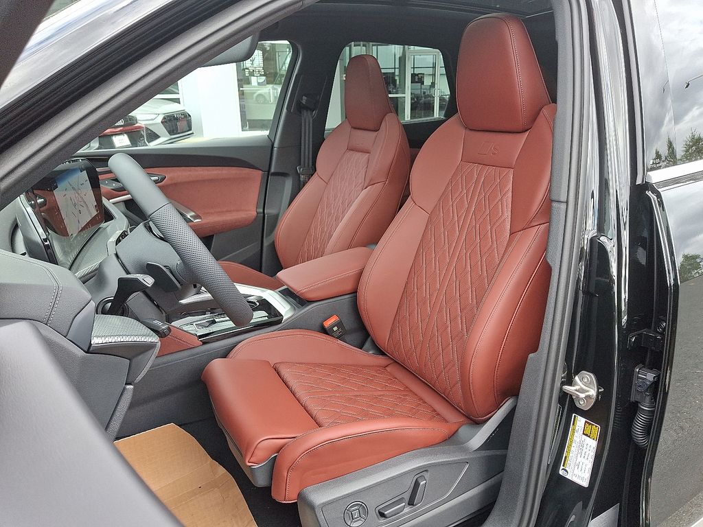 Thumbnail: 2025 Audi SQ5 - 10