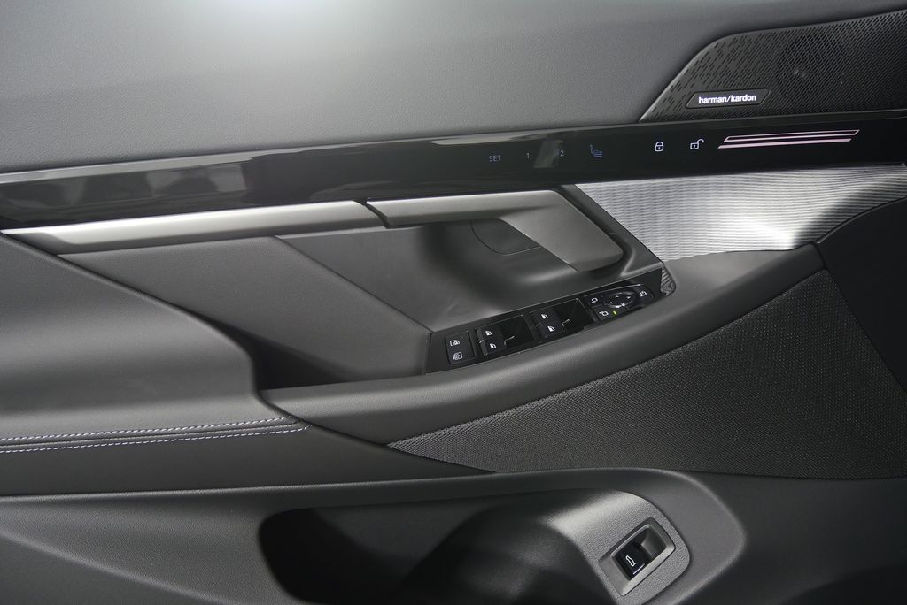 Thumbnail: 2026 BMW 5 Series - 9