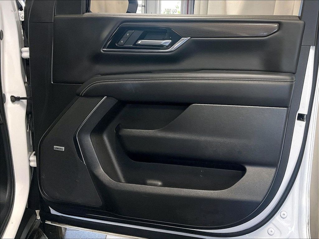 2025 GMC Yukon XL — photo 12