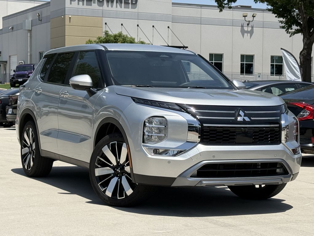 Gray 2025 Mitsubishi Outlander SUV / Crossover Front-Wheel Drive Continuously Variable Transmission