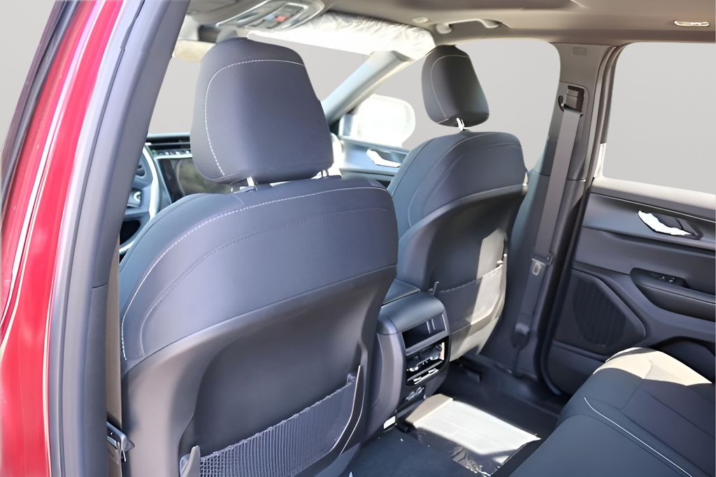 New Car 2025 Jeep Grand Cherokee  Laredo X For Sale Under $30,000 In Austin, Texas