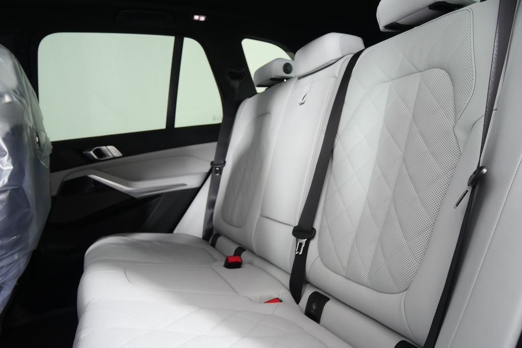 Thumbnail: 2026 BMW X5 - 16