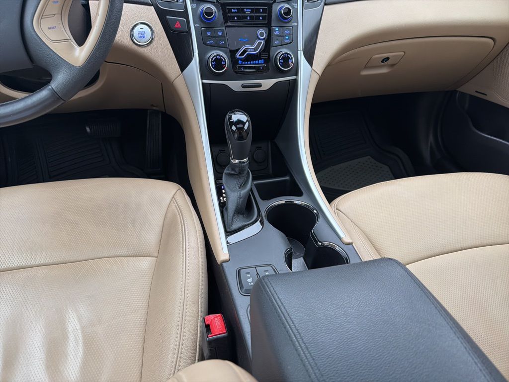 Thumbnail: 2013 Hyundai Sonata - 17