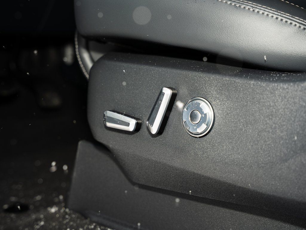 New 2026 White Lincoln Reserve image 26