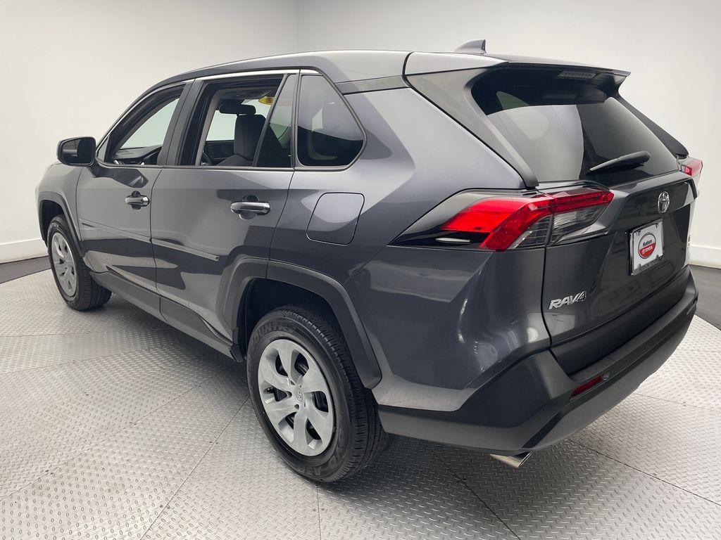 2022 Toyota RAV4 LE 7