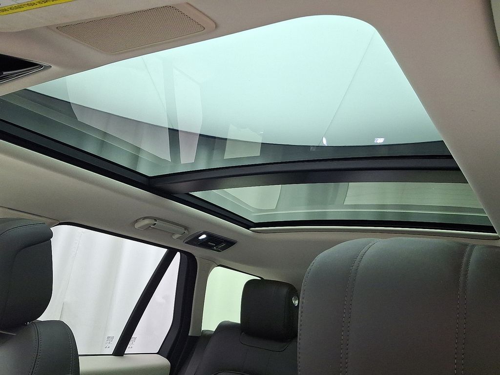 Thumbnail: 2020 Land Rover Range Rover - 15