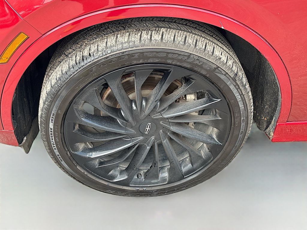 Used 2025 Red Lincoln Reserve image 35