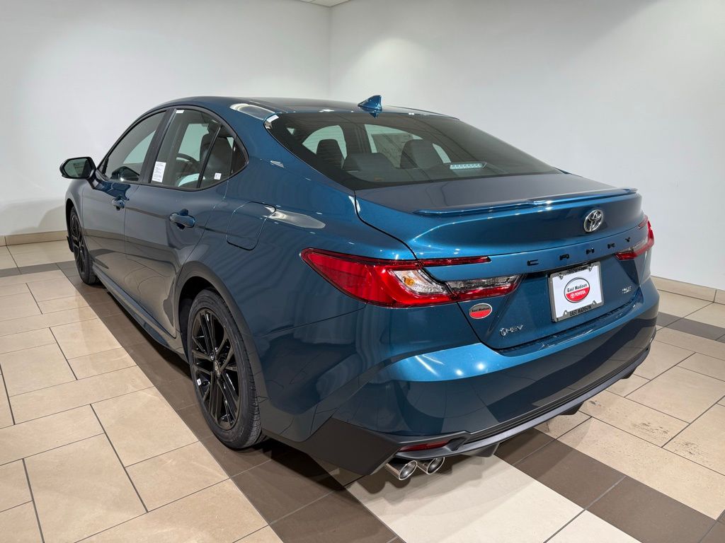 2025 Toyota Camry SE 3
