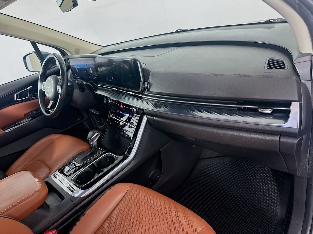 Thumbnail: 2022 Kia Carnival - 31