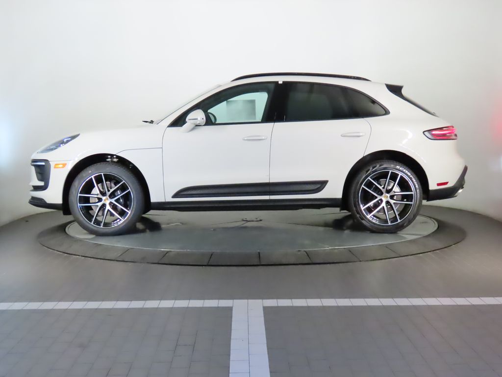 Thumbnail: 2026 Porsche Macan - 2