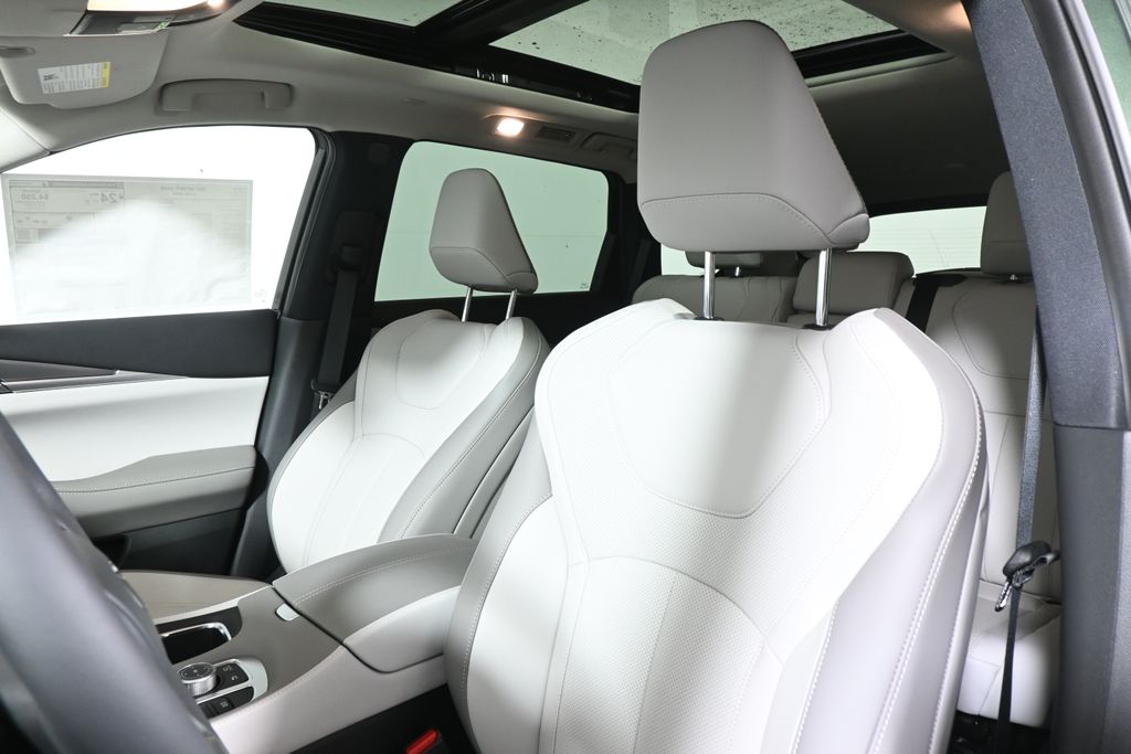 Thumbnail: 2027 INFINITI QX60 - 16