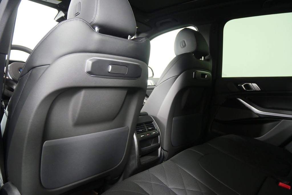 Thumbnail: 2026 BMW X5 - 16