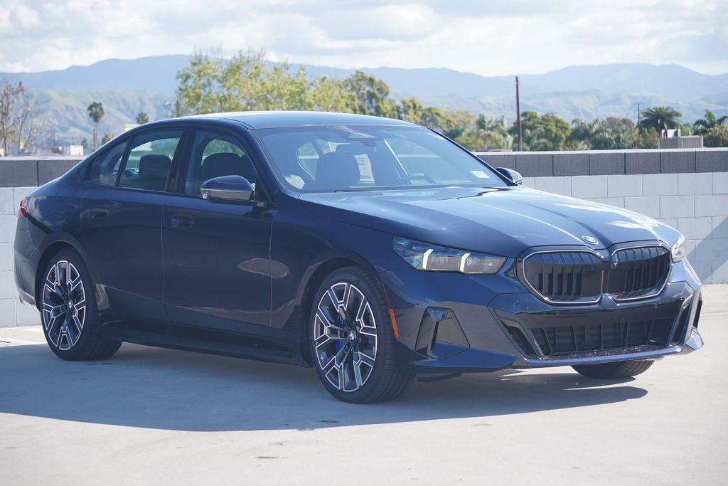 Thumbnail: 2026 BMW 5 Series - 3