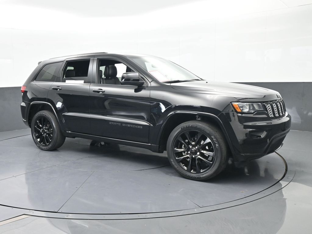 Used 2020 Diamond Black Crystal Pearlcoat Jeep Altitude image 8