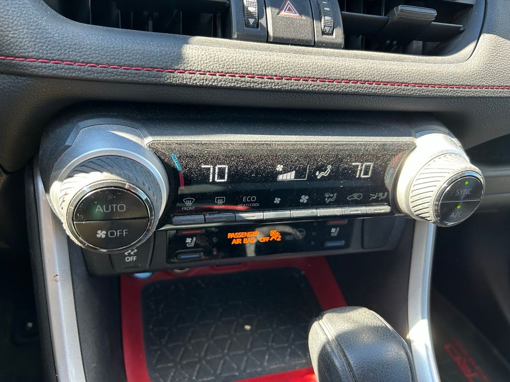 Thumbnail: 2020 Toyota RAV4 - 26