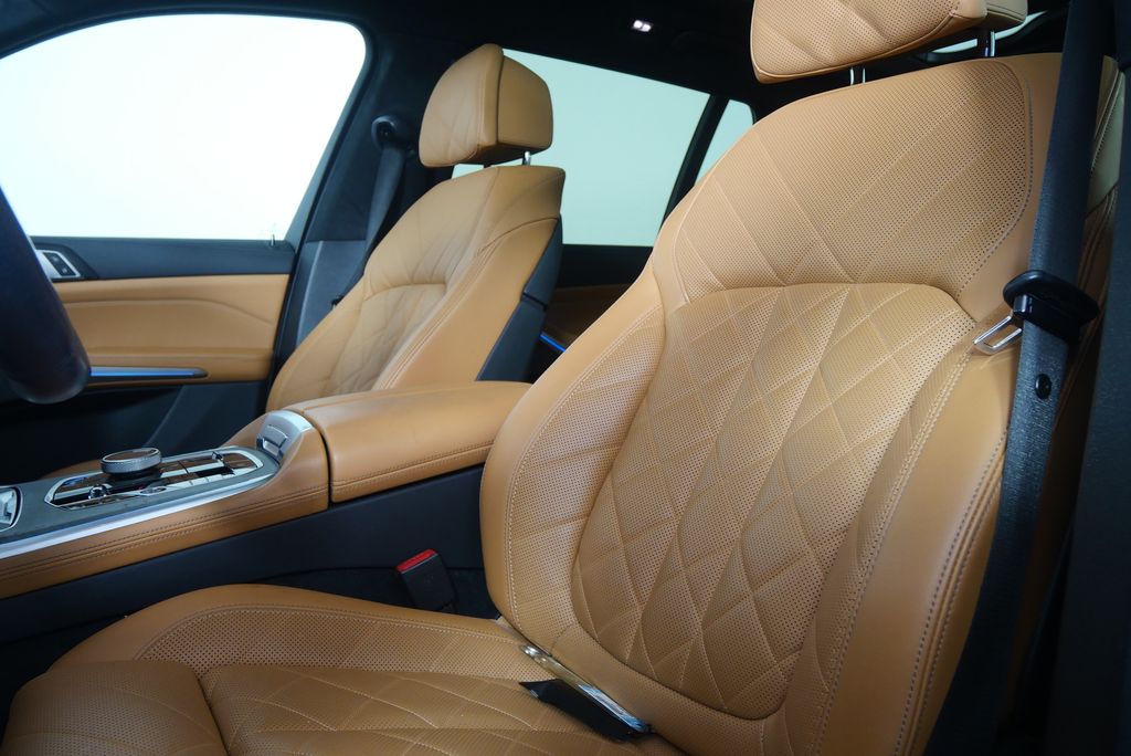 Thumbnail: 2023 BMW X7 - 11