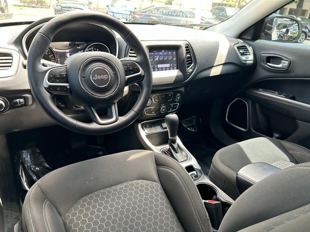 Thumbnail: 2018 Jeep Compass - 8