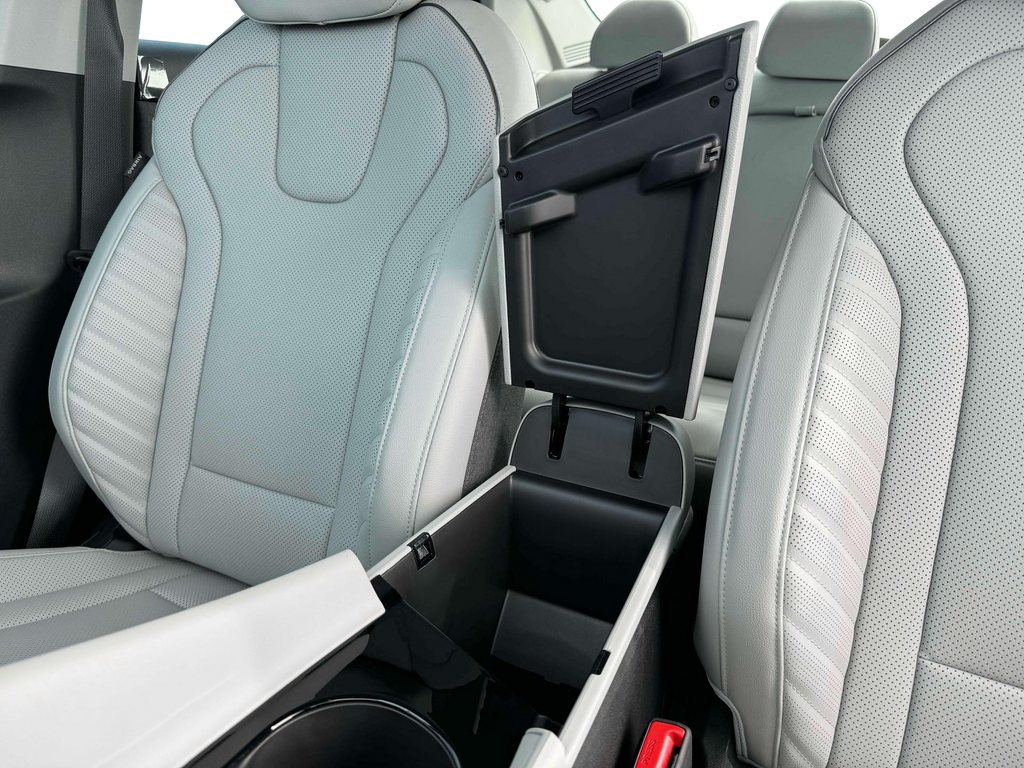 Thumbnail: 2025 Hyundai Elantra - 18