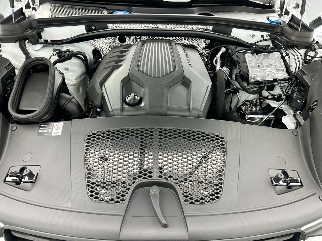 Thumbnail: 2026 Porsche Macan - 30