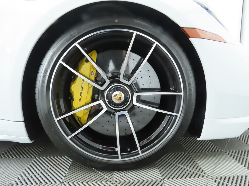 2022 Porsche 911 Turbo 32