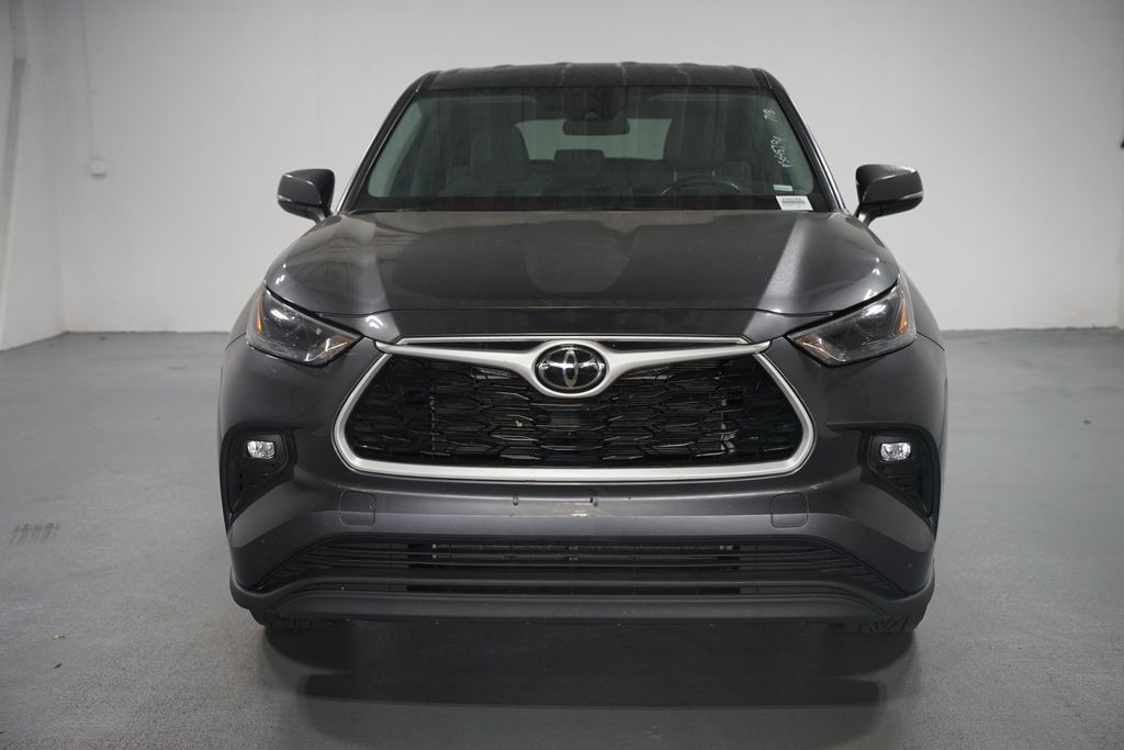 Thumbnail: 2023 Toyota Highlander - 2