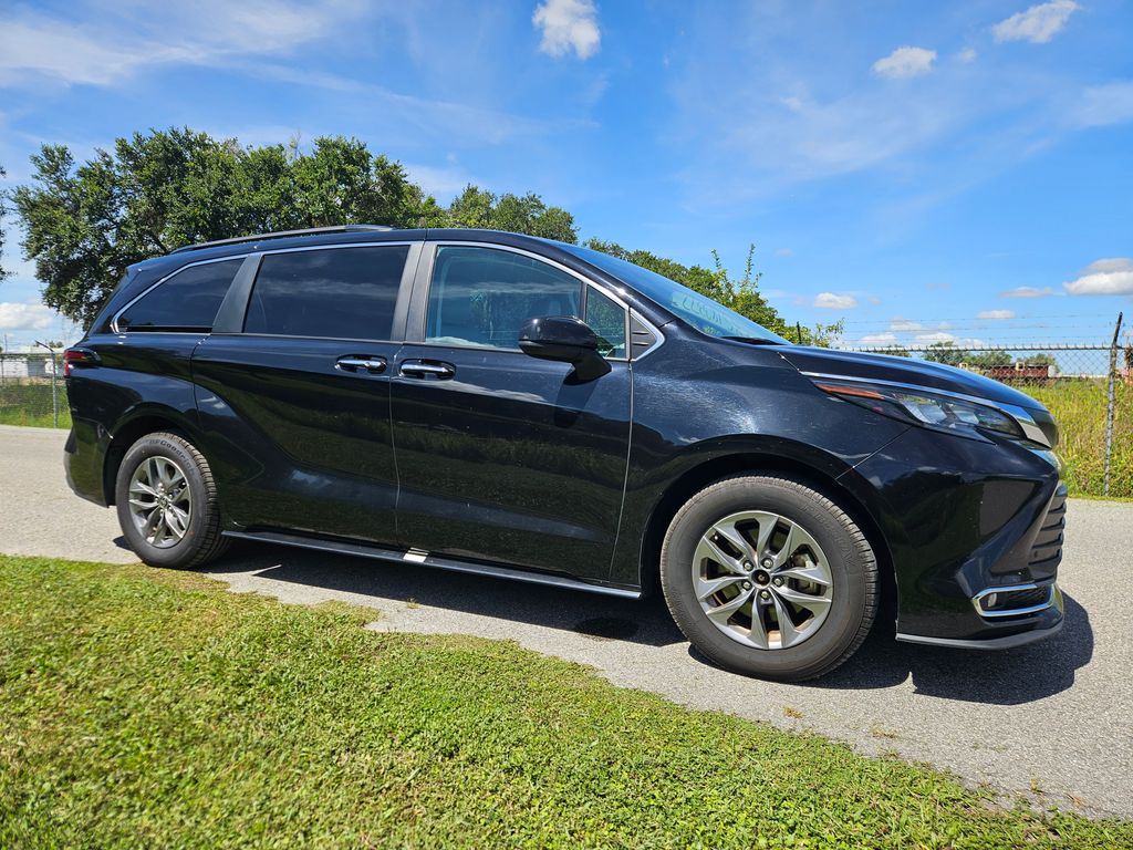 Thumbnail: 2024 Toyota Sienna - 7