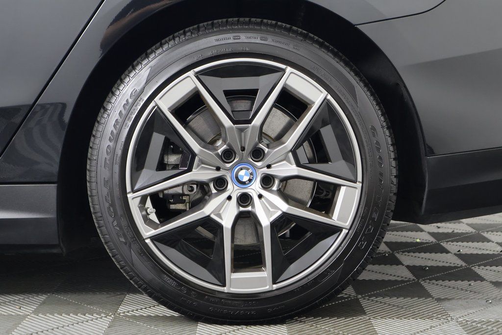 Thumbnail: 2025 BMW i5 - 16