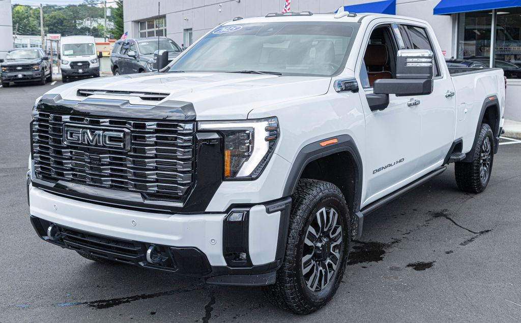 Used 2025 White GMC Denali Ultimate image 2