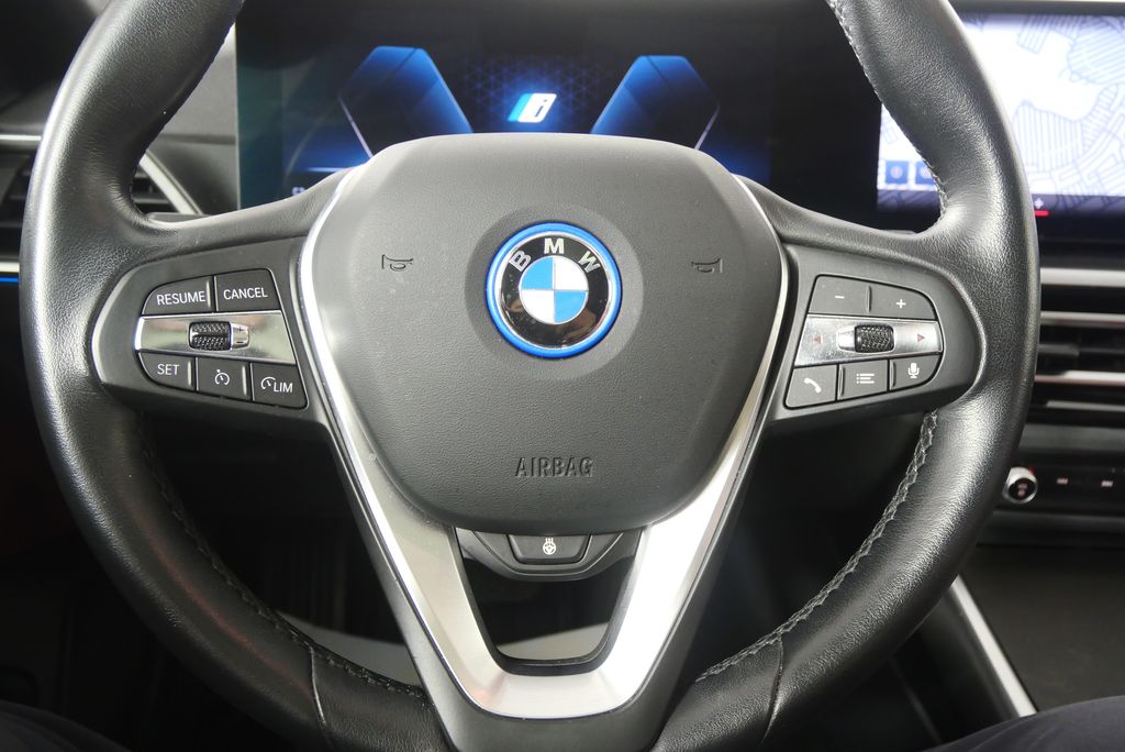Thumbnail: 2022 BMW i4 - 24