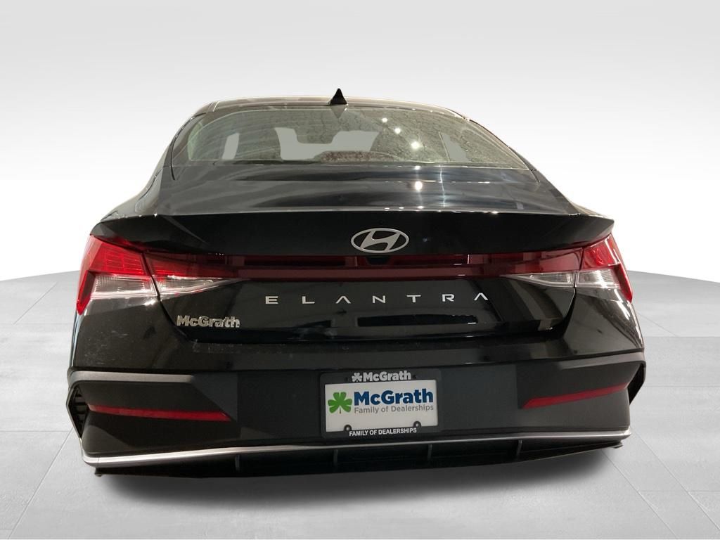 New 2026 Black Hyundai SE image 5