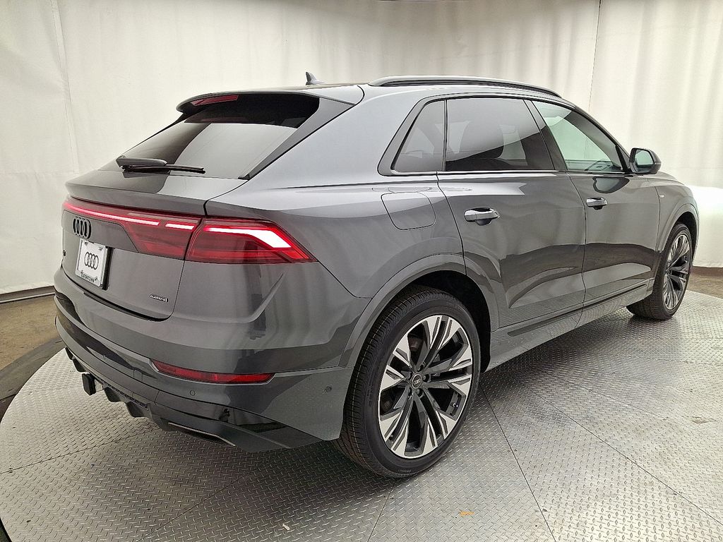 Thumbnail: 2026 Audi Q8 - 3