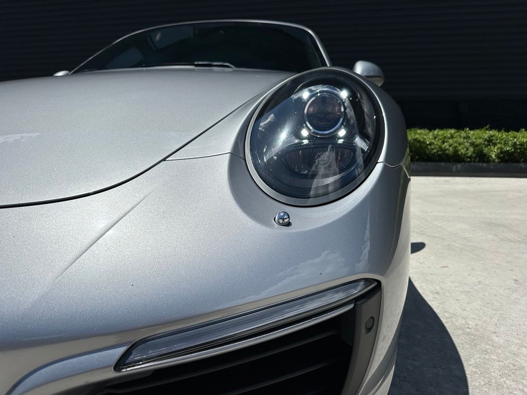 Thumbnail: 2017 Porsche 911 - 9