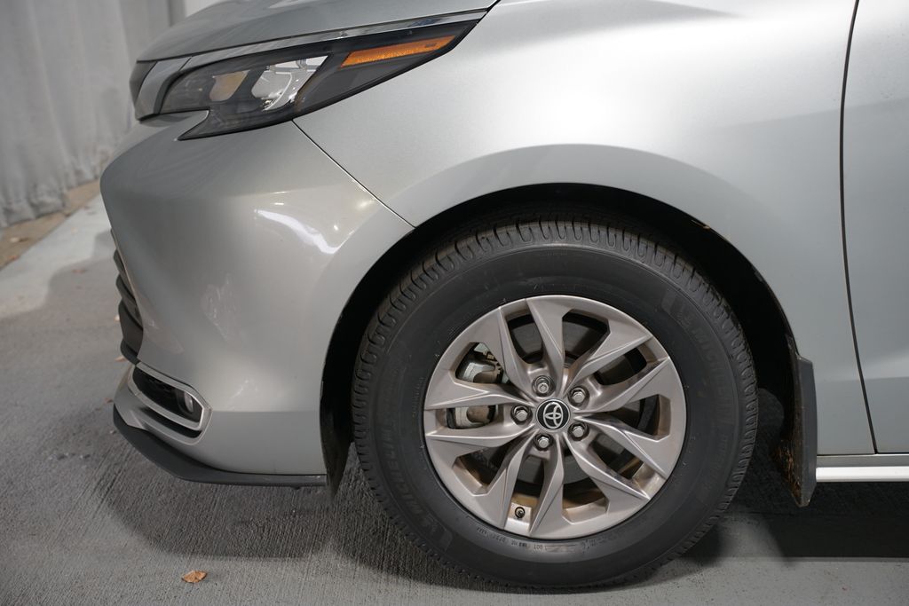 Thumbnail: 2024 Toyota Sienna - 5