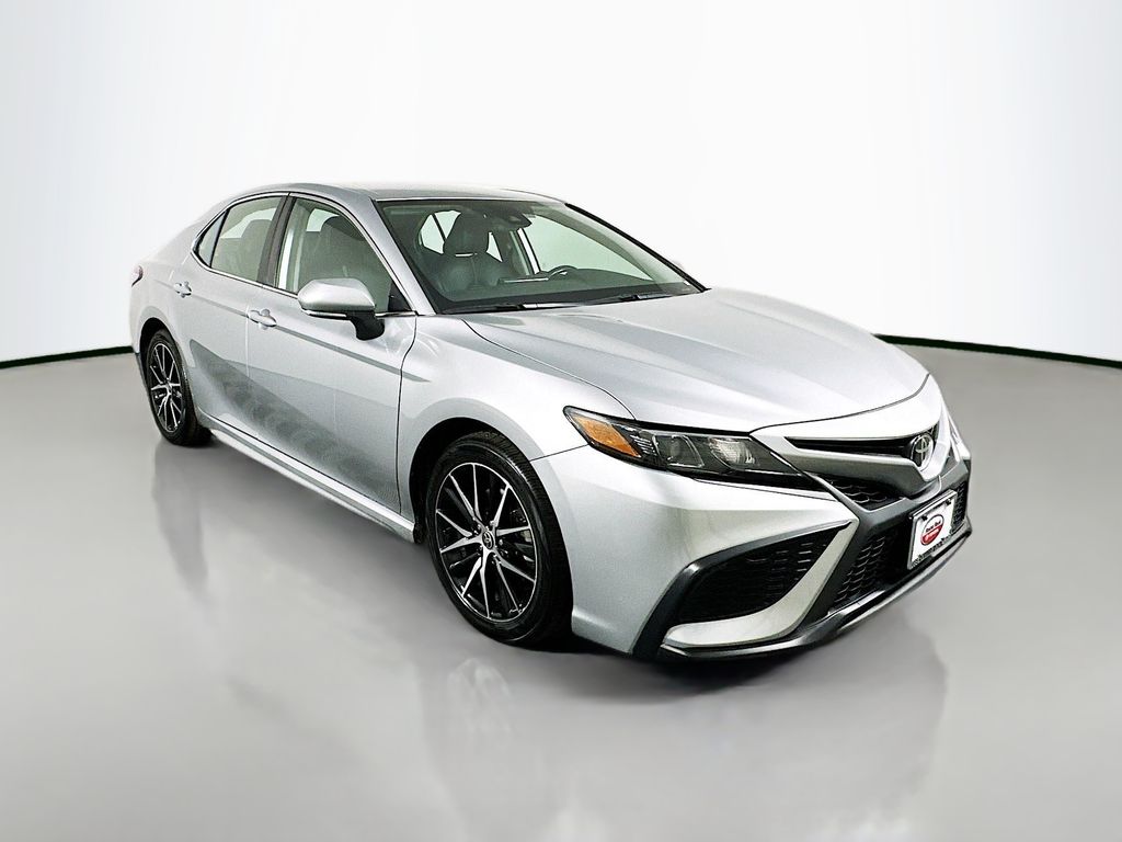 2023 Toyota Camry SE 3
